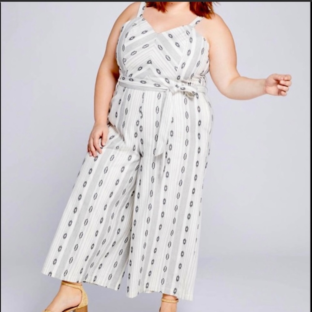 Black white Romper (R4)